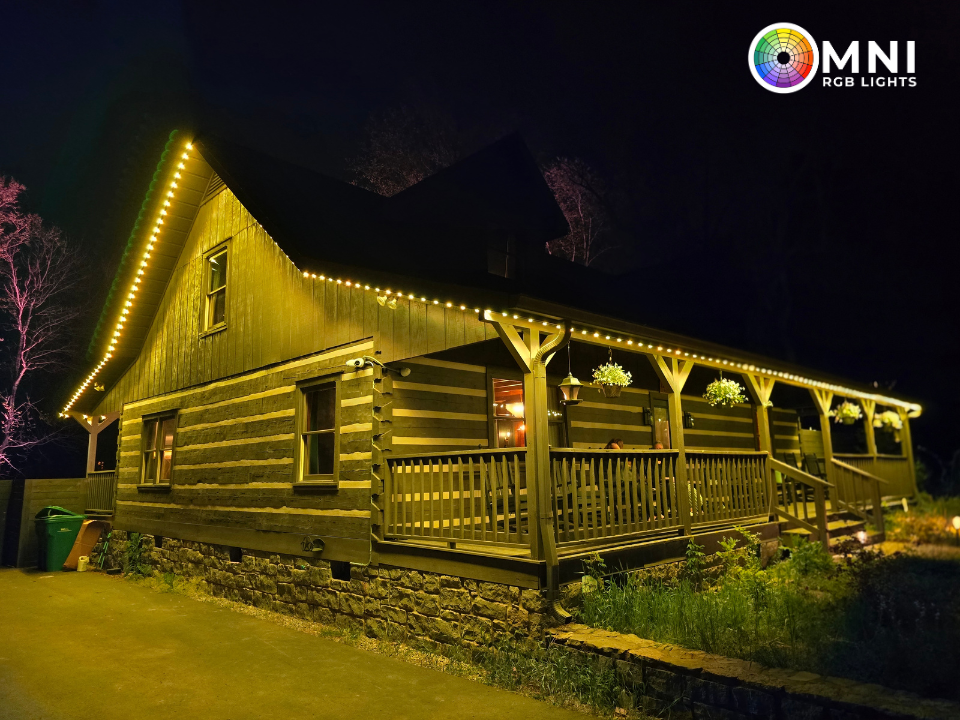Smart roofline lights illuminating a home in colorful accent lighting
